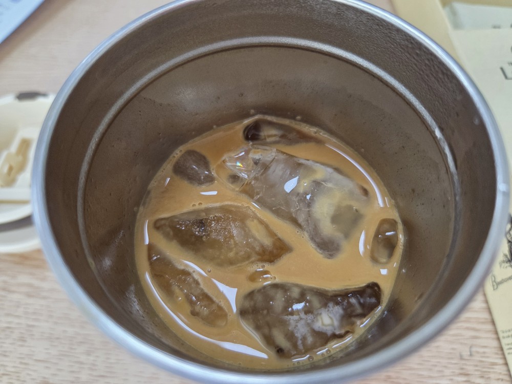 얼음까지 넣으면 완벽한 카페스어다